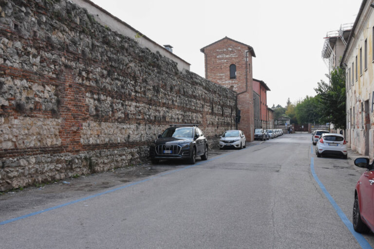 “Toponimi vicentini narrati da Luciano Parolin”: Contrà Mure della Rocchetta, dal fortilizio costruito dagli Scaligeri a difesa della cerchia muraria cittadina