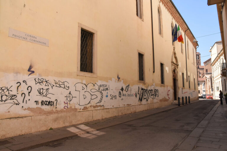 “Toponimi vicentini narrati da Luciano Parolin”: Contrà Pasquale Cordenons in onore del professore del Pigafetta su richiesta dei suoi studenti