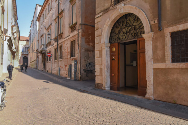 “Toponimi vicentini narrati da Luciano Parolin”: Contrada Riale, a un livello più basso di Corso Palladio si trasformava in un… rio