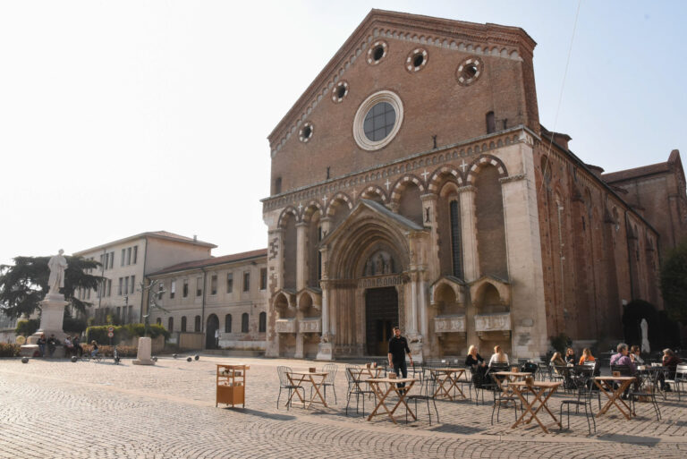 “Toponimi vicentini narrati da Luciano Parolin”: Piazza San Lorenzo, col tempio prediletto dai vicentini e il monumento a Giacomo Zanella