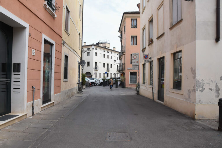 “Toponimi vicentini narrati da Luciano Parolin”: Stradella Piancoli, da Piano del Colle perché più bassa di Piazza dei Signori e di San Faustino