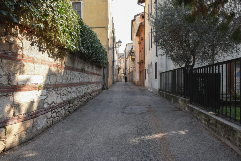 “Toponimi vicentini narrati da Luciano Parolin”: Stradella dei Stalli, dalle stalle della famiglia Porti nelle vicinanze del Palazzo di Contrà Porti