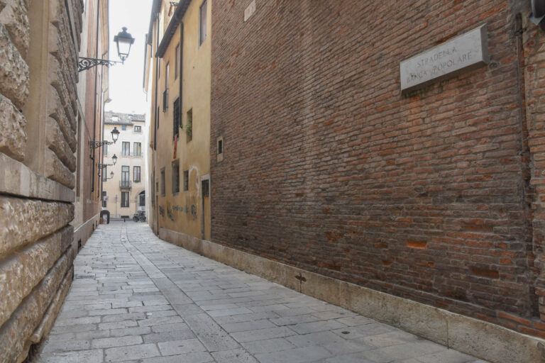 “Toponimi vicentini narrati da Luciano Parolin”: Stradella della Banca Popolare, detta anche stradella Thiene o Negri o Santo Stefano