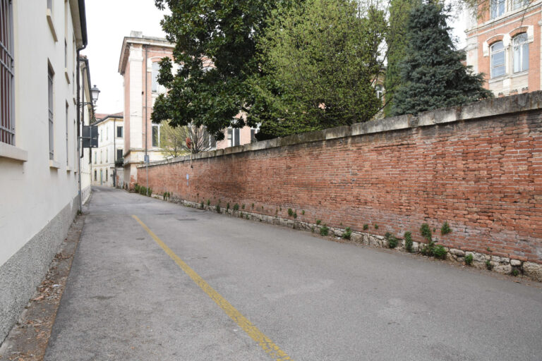 “Toponimi vicentini narrati da Luciano Parolin”: Stradella delle Cappuccine, dalla loro casa soppressa da Napoleone, e Stradella delle Barche