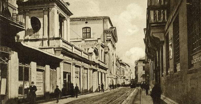 Fotografia del Corso Palladio in prossimità della Chiesa dei Filippini (da Storie Vicentine, Foto Archivio Fondazione Vajenti)