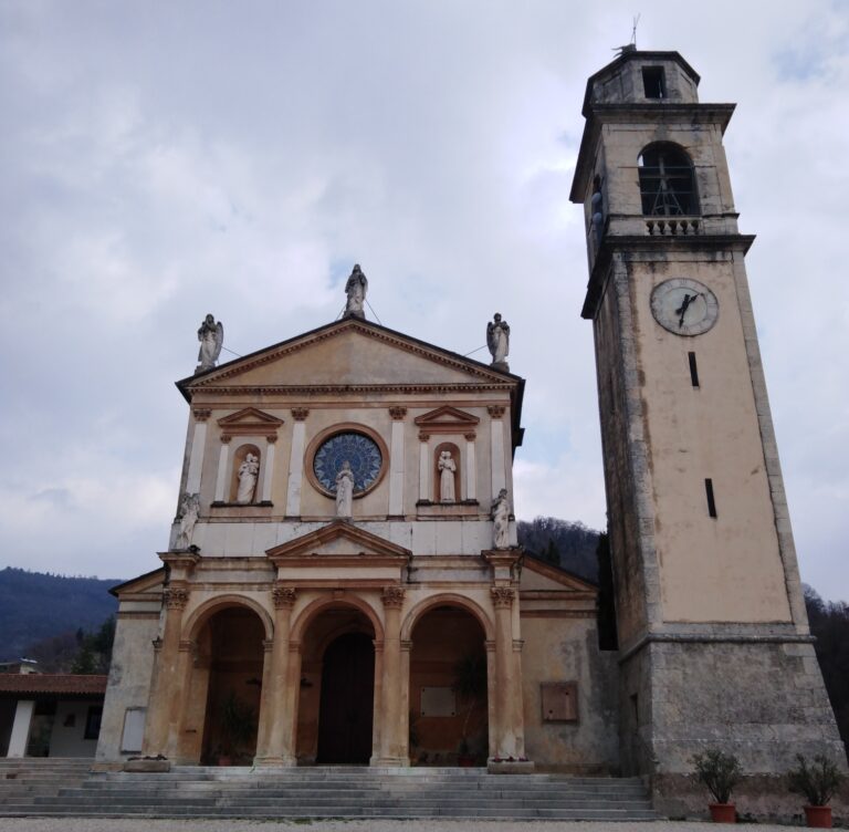 Cornedo, dalla suggestiva chiesa di San Sebastiano alla croce del Monte Verlaldo