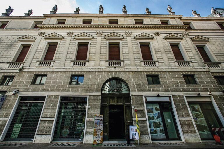 Palazzo Caldogno in Corso Fogazzaro a Vicenza. Passeggiare nella storia (puntata 5)