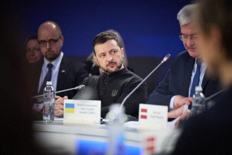 Ucraina, Zelensky “Siamo vivi, obiettivo è pace duratura” Ucraina, Zelensky “Siamo vivi, obiettivo è pace duratura”