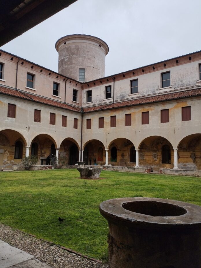 Il chiostro di S. Francesco sede del Museo Civico di Bassano