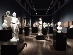 La collezione di sculture in esposizione permanente. Foto m.c.