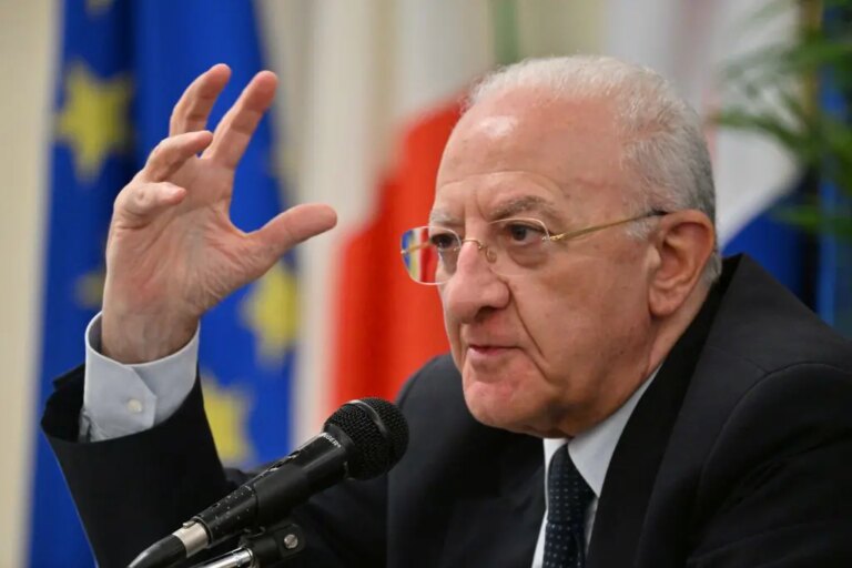 UE, De Luca “Deviare i fondi sul riarmo sarebbe una condanna a morte per il Sud”