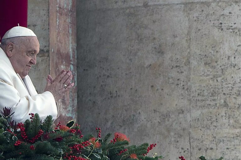 Papa Francesco “Da qui la guerra appare ancora più assurda” Papa Francesco “Da qui la guerra appare ancora più assurda”