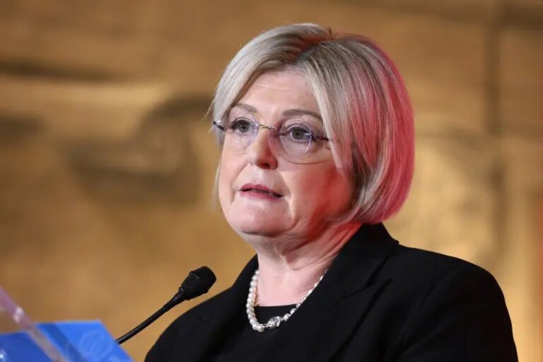 Nuove risorse per le madri lavoratrici con due o più figli, stanziati altri 180 milioni