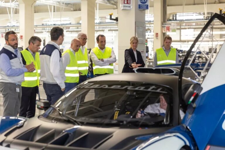 Stellantis, Filosa visita stabilimento Maserati “Orgogliosi del marchio”