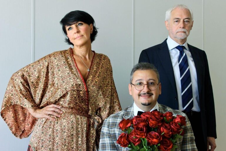 Marostica, Commedia Castellana: in scena la commedia “Due dozzine di rose scarlatte” 