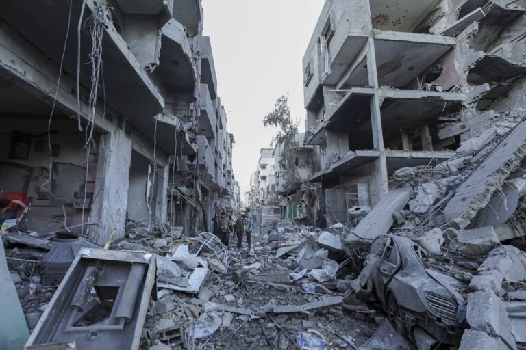 Continuano i bombardamenti israeliani a Gaza, altri 5 morti