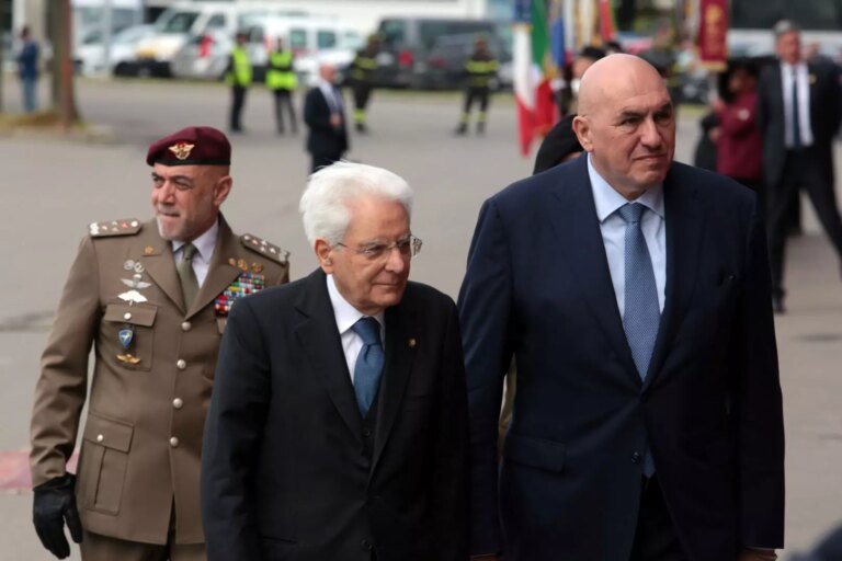 Mattarella alle Forze Armate “Tributo di caloroso affetto per questo 2 giugno”