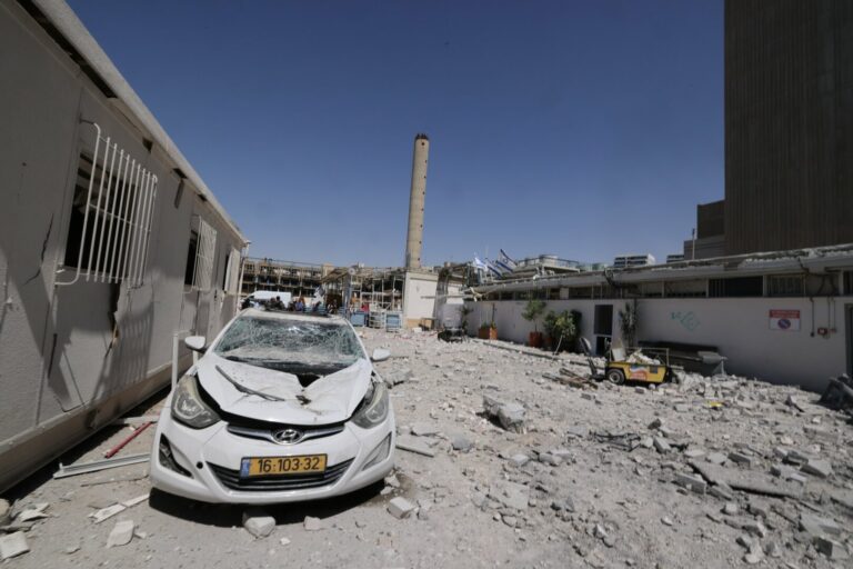 Missile iraniano su Beer Sheva, colpite diverse abitazioni civili. Katz “Ho ordinato di intensificare attacchi contro Iran”