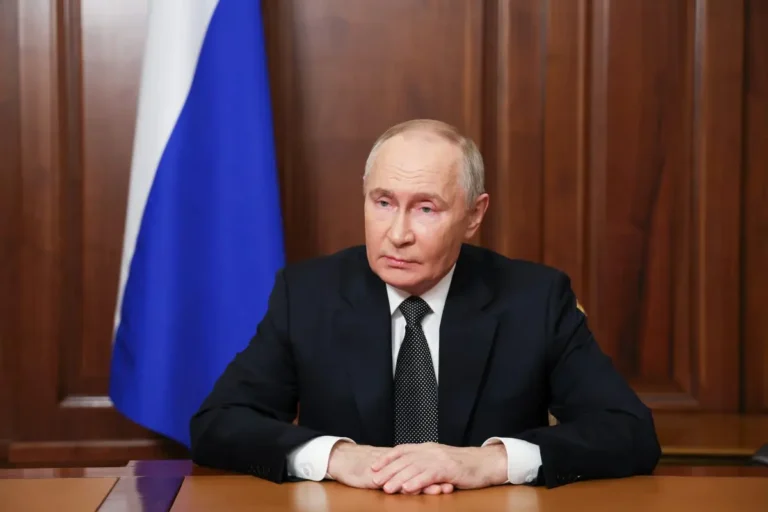 Putin “L’Iran ha il diritto di sviluppare il nucleare per un uso pacifico”