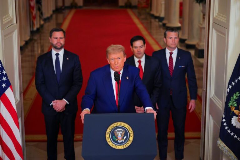 Gli Stati Uniti attaccano l’Iran, colpiti tre siti nucleari. Trump “Ora la pace, o sarà una tragedia”. All’Onu scontro Usa-Russia