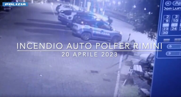 Incendio di due auto della Polizia Ferroviaria di Rimini, perquisiti 15 esponenti anarchici