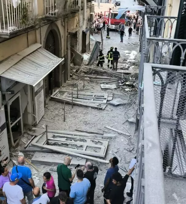 Esplode una palazzina a Napoli, muore un 55enne