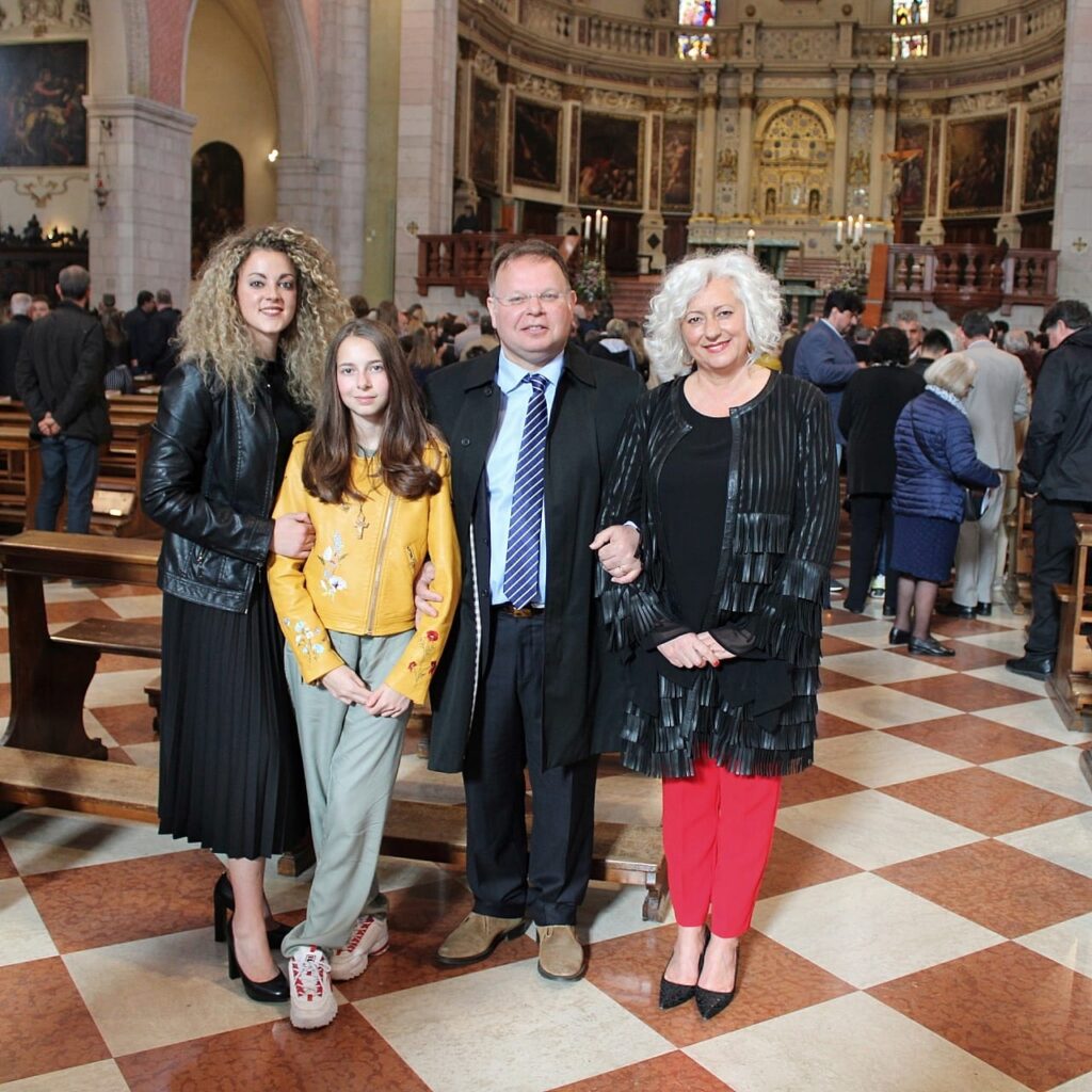 La famiglia Trombetta: da sx figlie Mila e Marinella dottor trombetta moglie Kety