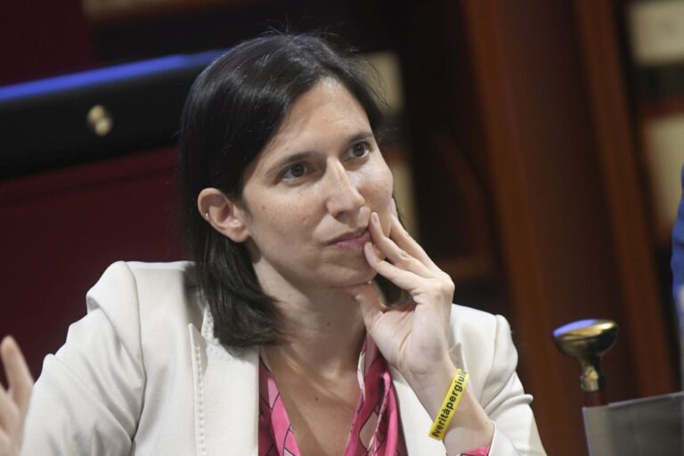 Dazi, Schlein “Strategia Meloni fallimentare, esca da modalità aereo e venga in Parlamento”