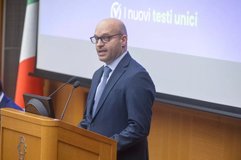 Fontana “Mi piacerebbe che l’Italia avesse un esercito efficiente”