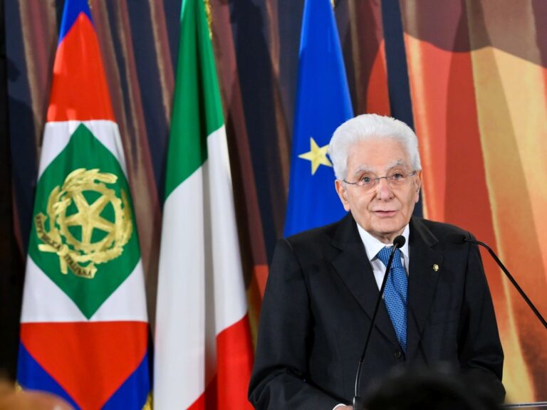 Mattarella “La postura aggressiva della Russia in Ucraina è un macigno sull’Europa” / VIDEO