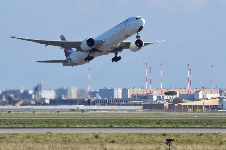 Enac, in cinque aeroporti italiani liquidi oltre i 100 ml nel bagaglio a mano