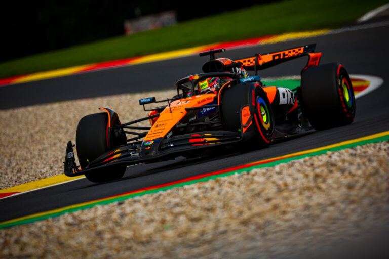 F1, Piastri in pole nella sprint del GP di Belgio. Verstappen 2°, Leclerc 4°