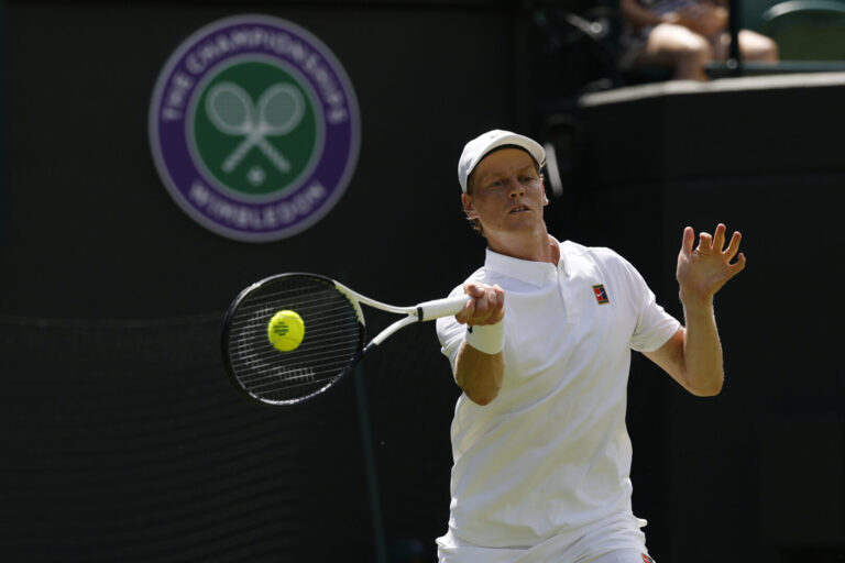 Wimbledon, Sinner ok all’esordio: battuto Nardi. Cocciaretto show, Musetti eliminato