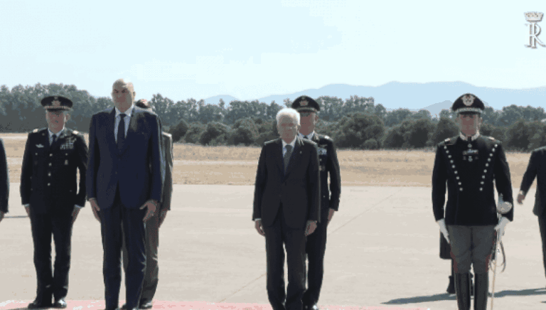Mattarella e Crosetto alla cerimonia di consegna delle “Aquile di pilota militari” a Decimomannu