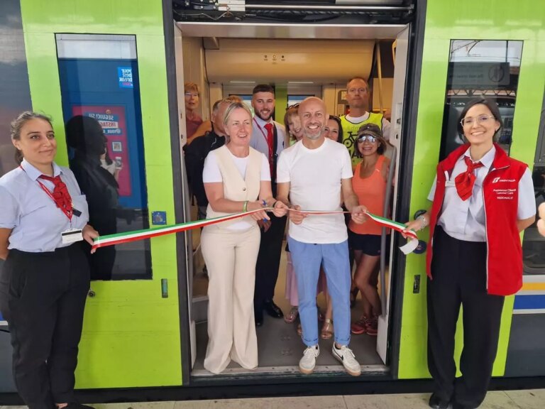 Inaugurato il Treno del mare in Veneto, unirà Verona a Chioggia per tutta l’estate