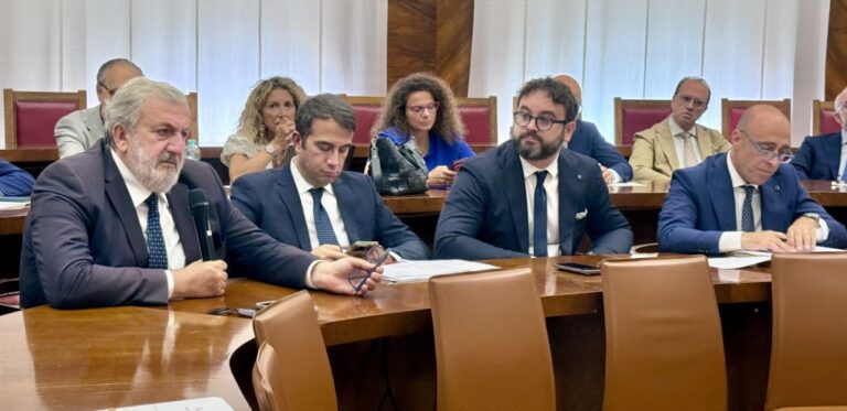 Ex Ilva, Emiliano “Inevitabile ci sia un periodo di transizione”