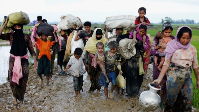 Scena di fuga dei Rohingya in in Myanmar (Birmania)
