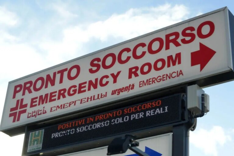Al Pronto Soccorso di Vicenza una paziente aggredisce gli operatori sanitari, Zaia: “Episodio intollerabile”