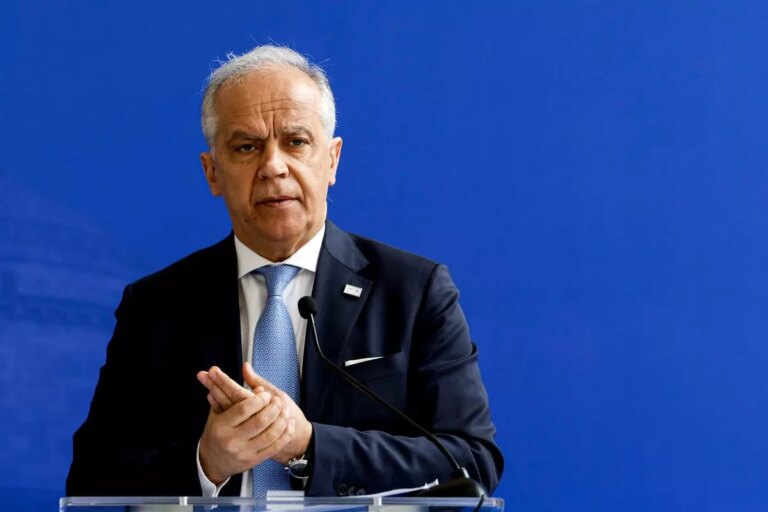 Immigrazione, Piantedosi “È lo Stato che gestisce e coordina i soccorsi in mare, non le ONG”