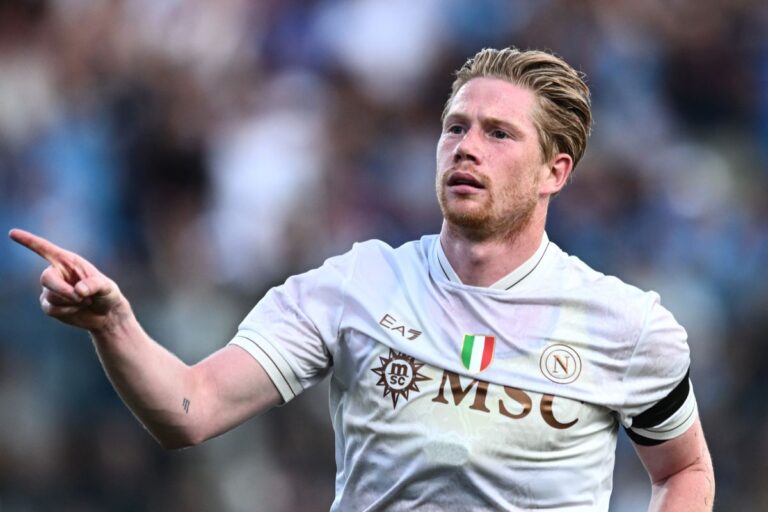 De Bruyne trascina il Napoli, ok il Bologna, pari Genoa