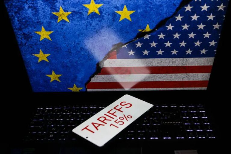 Dazi, dichiarazione congiunta Usa-Ue: tariffe al 15% per auto e farmaci