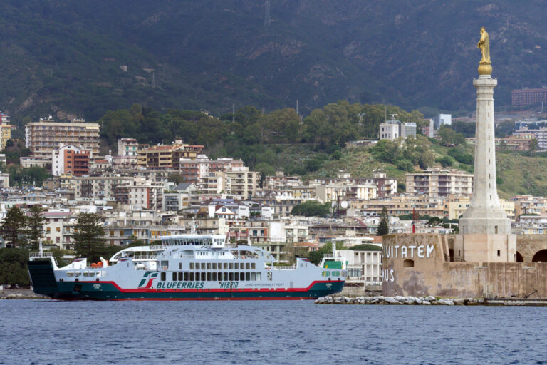 Nello Stretto di Messina arriva Athena, la nuova nave di FS Logistix