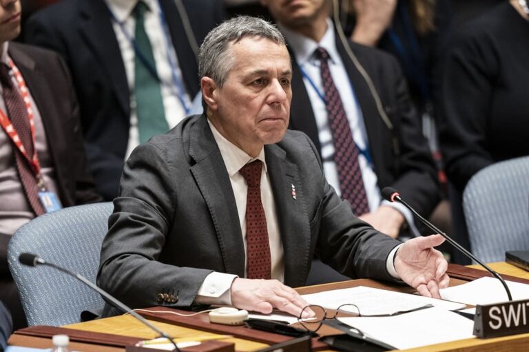 Cassis “La Svizzera è pronta a ospitare un incontro tra Putin e Zelensky”