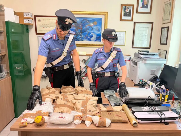 10 kg di cocaina in casa ai fini di spaccio, tre arresti a Roma