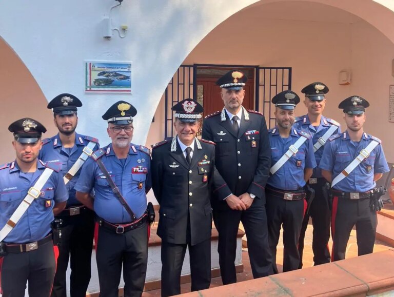 Carabinieri, il generale Del Monaco visita i reparti dell’Arma nelle isole Eolie