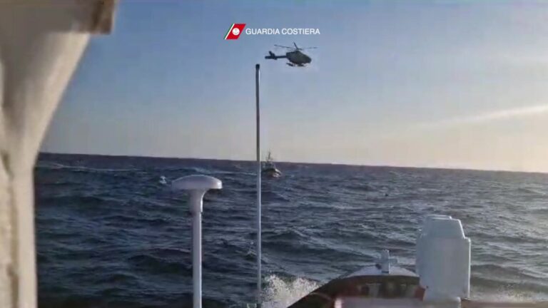 Naufragio al largo di Lampedusa, riprese le ricerche dei dispersi