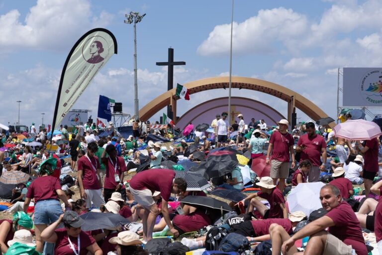 Giubileo dei Giovani, Papa Leone XIV arrivato a Tor Vergata. Ora la veglia di preghiera