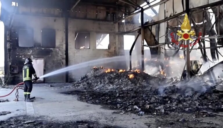 Incendio nel casertano, le diossine sopra il valore di riferimento