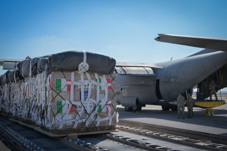 Da oggi l’Italia collabora al lancio aereo di aiuti umanitari a Gaza