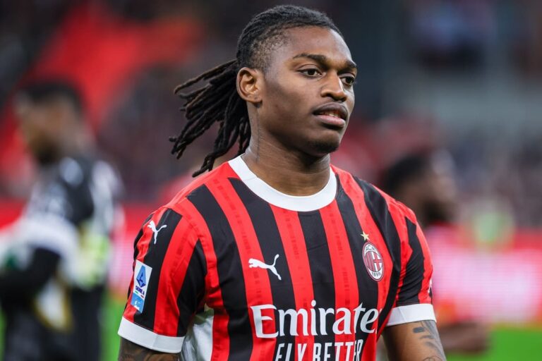 Milan, trauma elongativo al polpaccio per Leao: salta la Cremonese